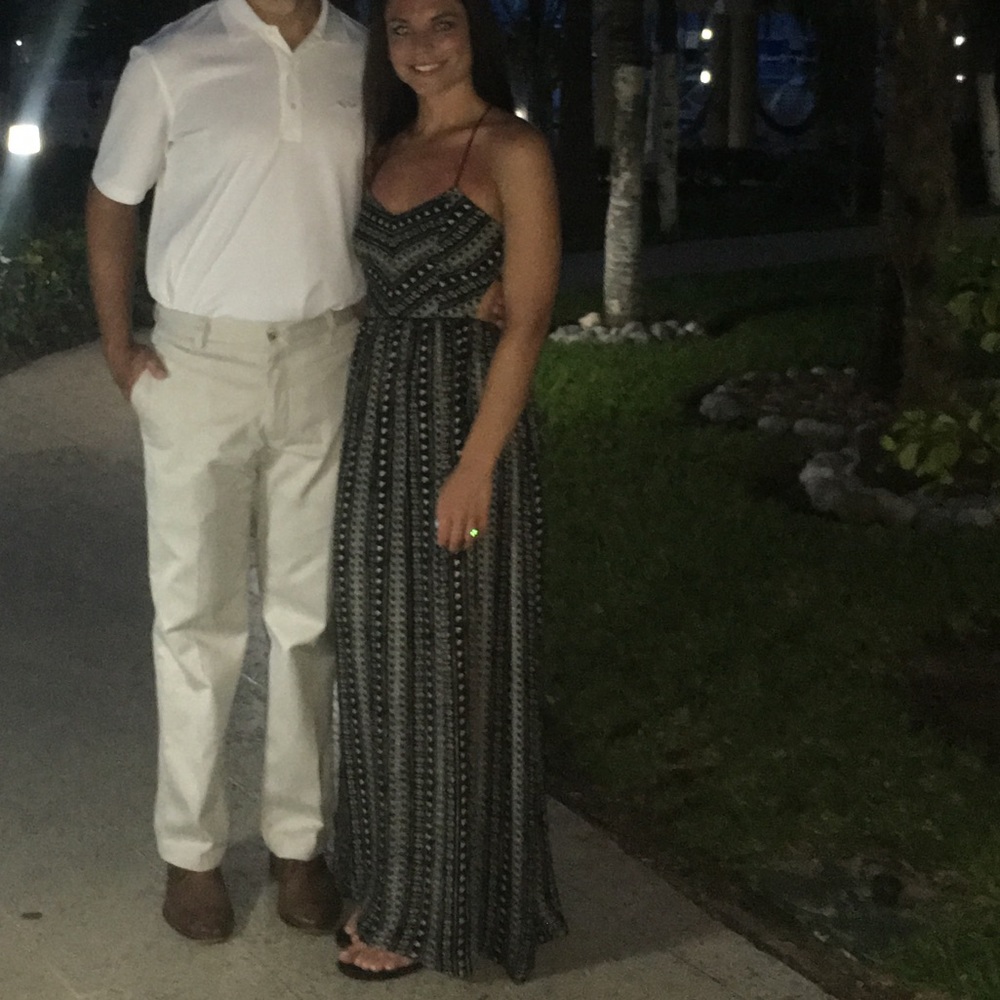 Super cute float maxi dress! Open back